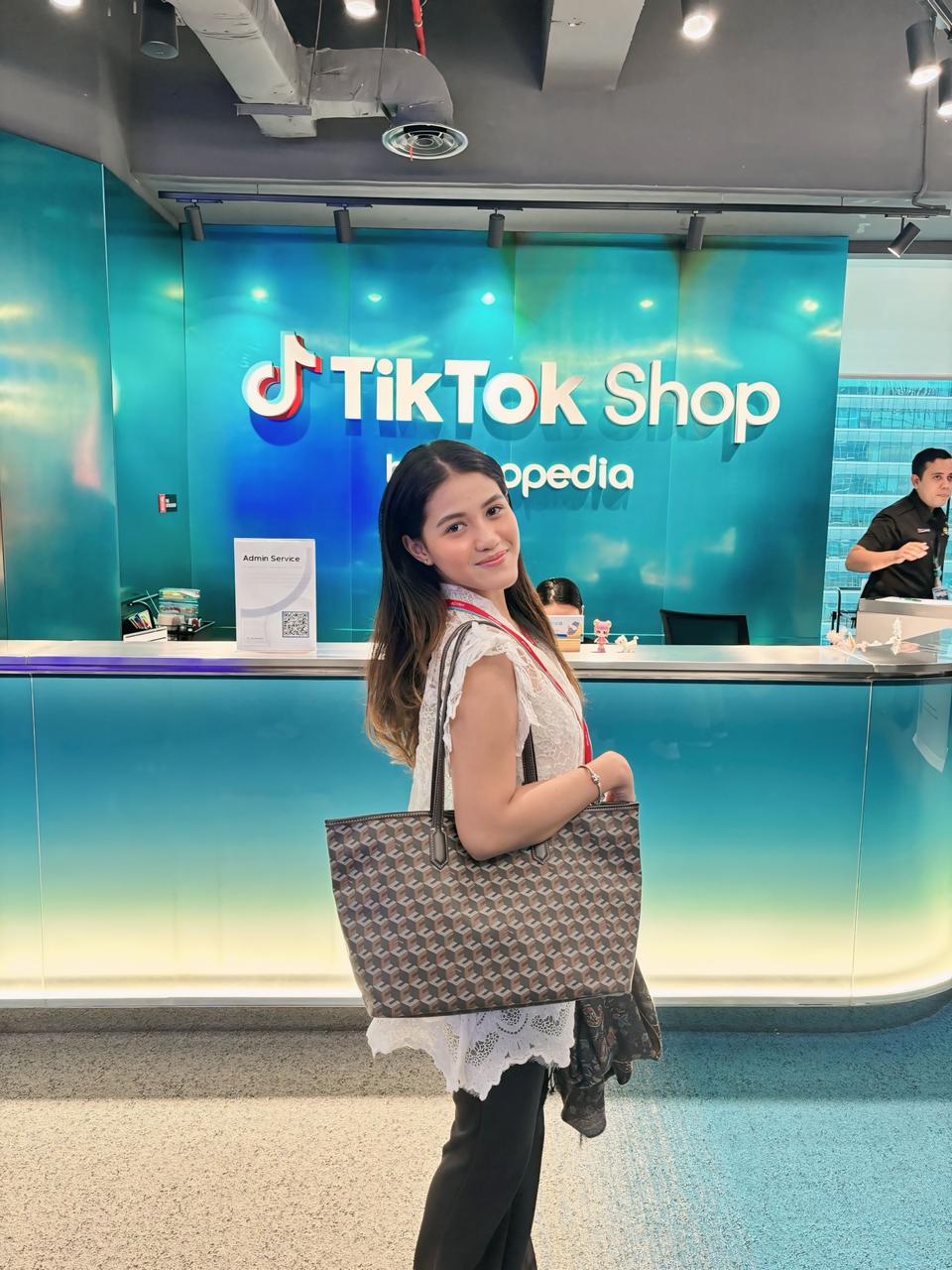 Instruktur Dea Ananda